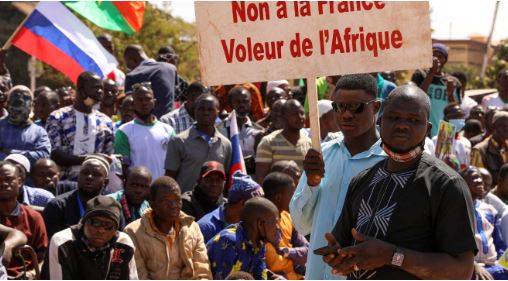 Trois diplomates français expulsés du Burkina Faso pour "activités subversives"