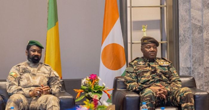 Alliance des Etats du Sahel (AES): Tiani a-t-il mis en colère le colonel Goïta en se rapprochant d'Alger?